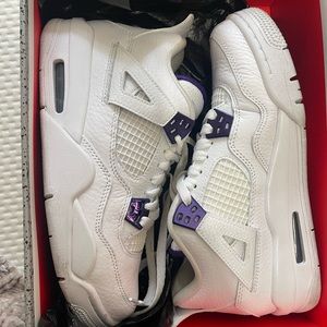 Air Jordan Retro 4 court purple. Good condition, worn twice, 6Y